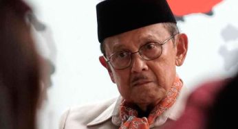 BJ Habibie: Jenius Teknologi yang Mengabdi untuk Bangsa