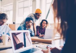 Desainer Grafis Profesional