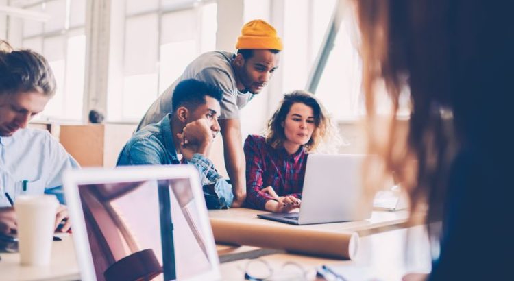 Desainer Grafis Profesional