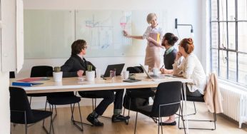 Kerja di Rumah atau Kantor? Hybrid Work Bikin Pusing! Ini Saran Karier Biar Nggak Gagal Adaptasi!