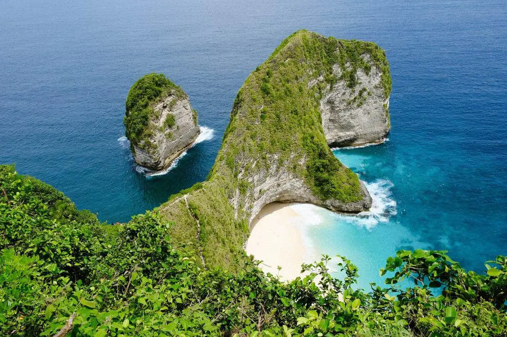 Kaget! 5 Culture Shock Kerja di Bali, Tanggal Merahnya Bikin Pekerja Jakarta Nangis!